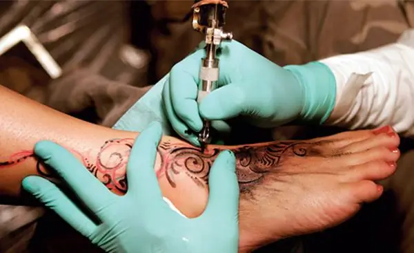 Comment apprendre à se faire tatouer