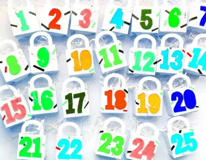 Uma maneira e meia de fazer um calendário do advento com pequenos sacos de papel