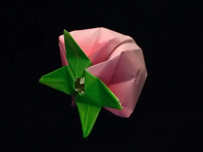 Cómo doblar una flor de origami