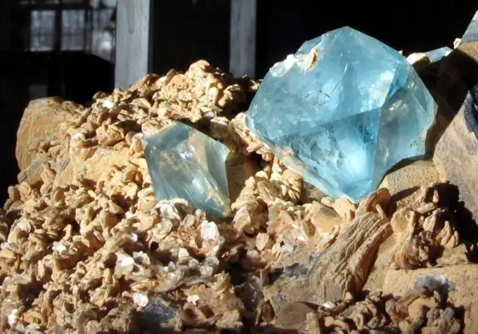 The magical properties of stones and minerals: topaz