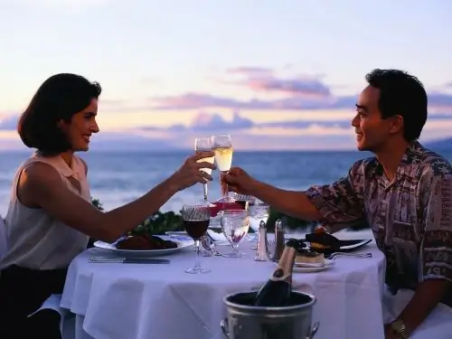 Comment décorer une table pour un dîner romantique