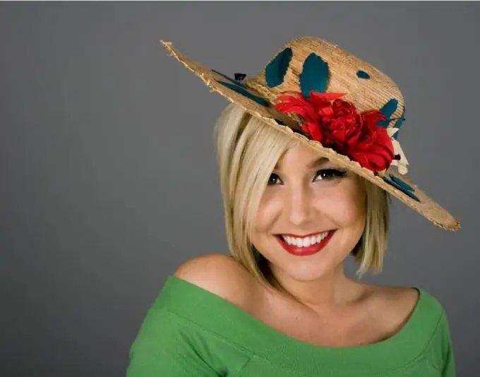 How to decorate a straw hat