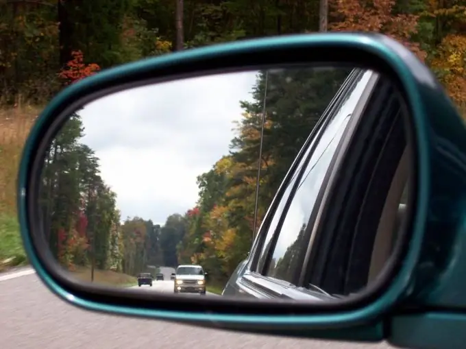 Hvordan finne musikk i bilen