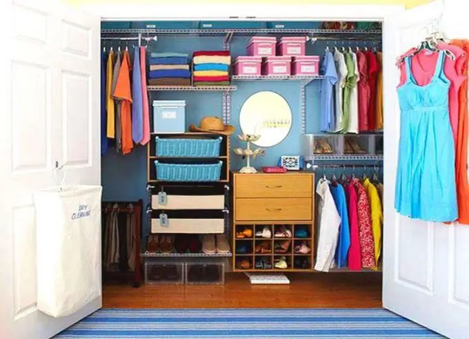 A neat wardrobe: 5 simple tips for keeping your closet in order