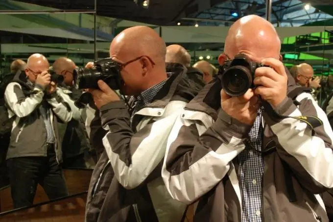 Hoe om 'n loopbaan as fotograaf te begin