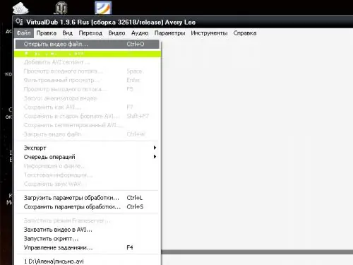 Buksan ang file sa Virtual Dub