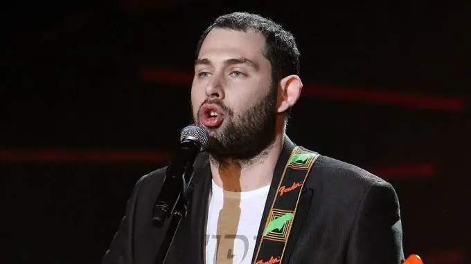 Toda la naturaleza se expresa en la imagen de un comediante: una sonrisa sin sonrisa