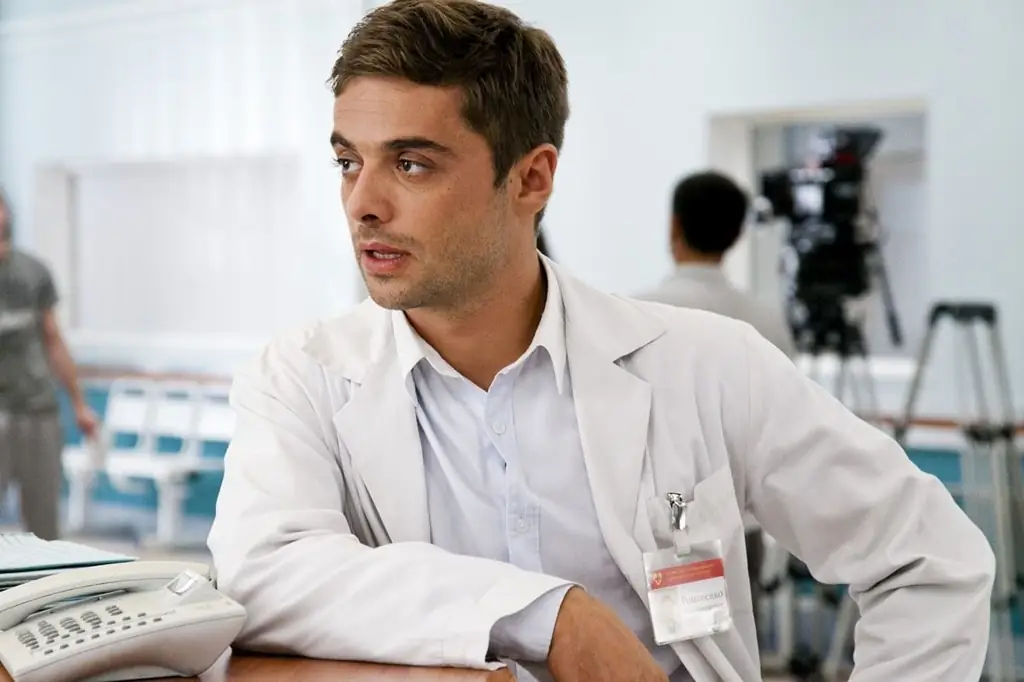 Ilya Glinnikov in der Fernsehserie "Interns"