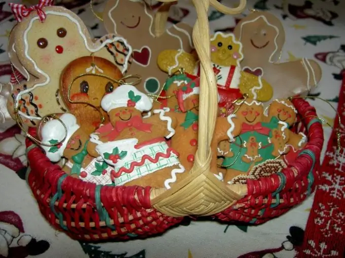 Gingerbreadni qanday bo'yash kerak