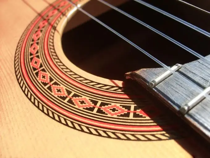 Com connectar una guitarra acústica a un ordinador