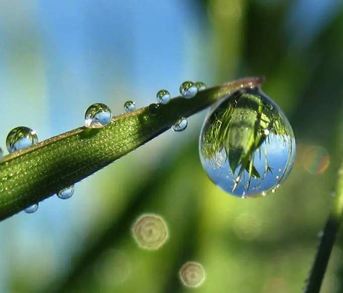 Hoe waterdruppels te tekenen