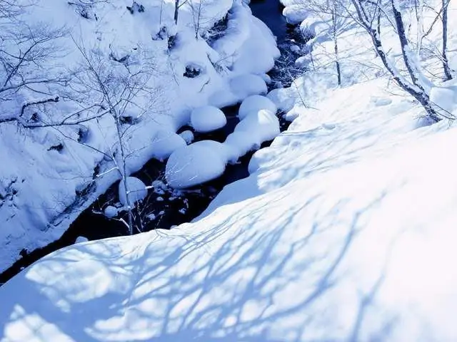 Wie zeichnet man Schnee mit einem Bleistift