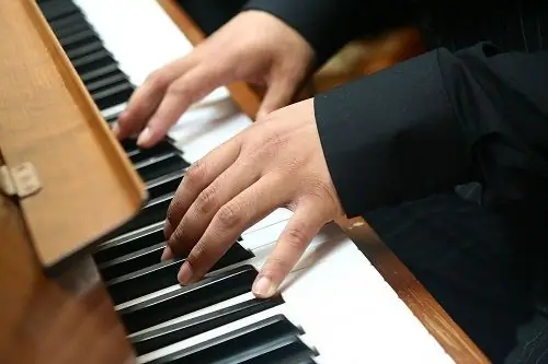 Hands-on for piano practice