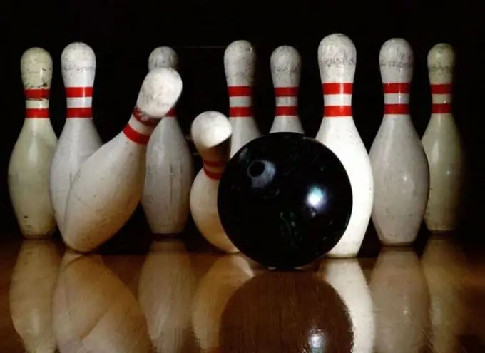 Yuav ua li cas kawm ua si bowling